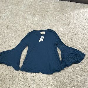 Cupio wide sleeve long sleeved knit shirt in blue cabana size XL. New!!!